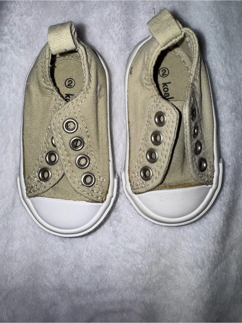 6 pairs of baby shoes size (2 are 3-6 months) 4 are size 2